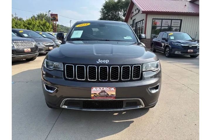 $13950 : 2019 Grand Cherokee Laredo image 3
