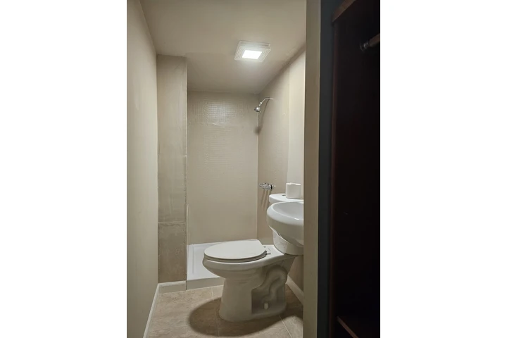 $800 : SE RENTA CUARTO image 4