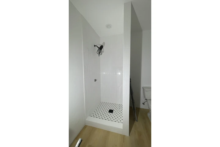 Máster Tile and flooring image 2