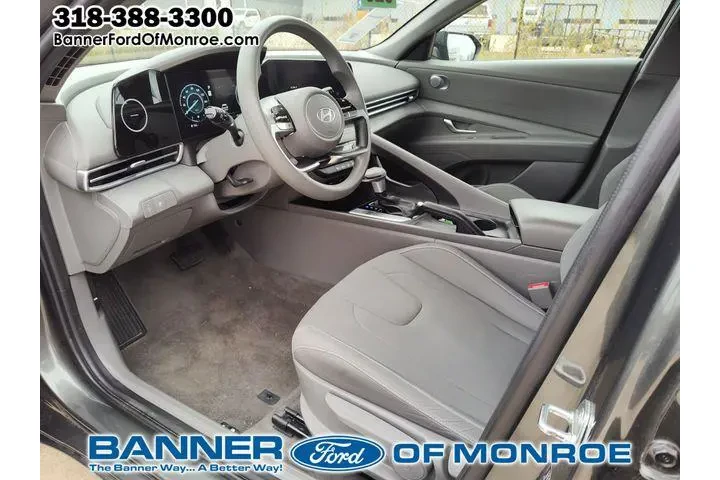 $19715 : Hyundai ELANTRA 2024 SEL 4dr image 2