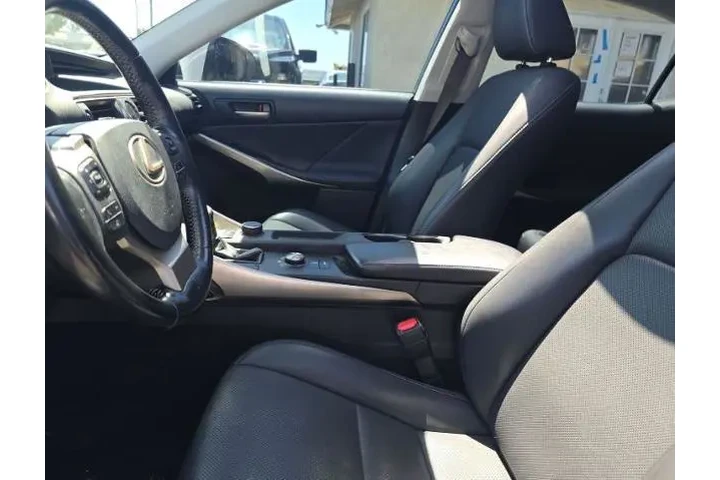 $27600 : Lexus IS 200t 2017 4dr Sedan image 5