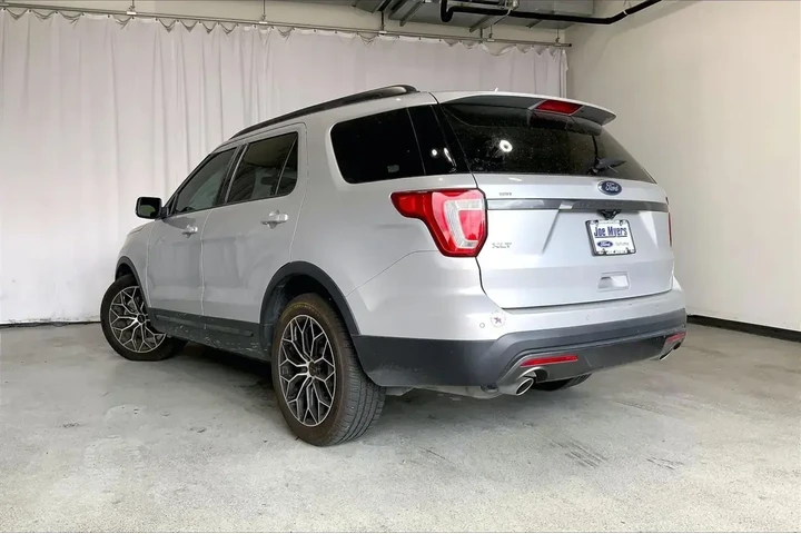$17991 : Ford Explorer 2017 XLT 4dr S image 4