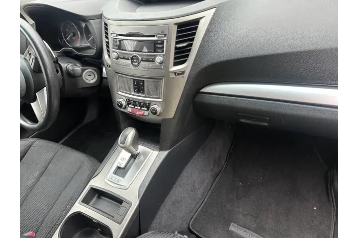 $3000 : 2011 Outback 2.5i image 5