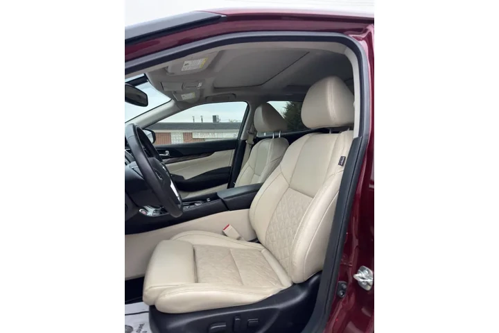 $17750 : 2018 Maxima Platinum image 8