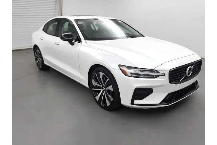 $26998 : Volvo S60 2022 AWD B5 Moment image 1