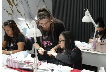 Curso de Uñas Acrilicas en Los Angeles