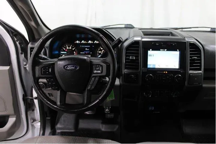 $17982 : Ford F-150 2018 4x4 XLT 4dr image 2