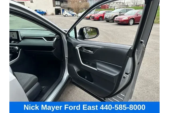 $33995 : Toyota RAV4 2025 AWD XLE 4dr image 9