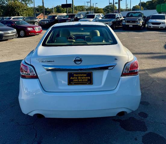 $7900 : 2015 Altima 2.5 SV image 9