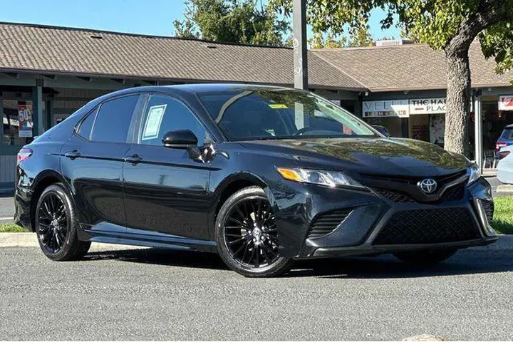 $17726 : Toyota Camry 2020 SE Nightsh image 2