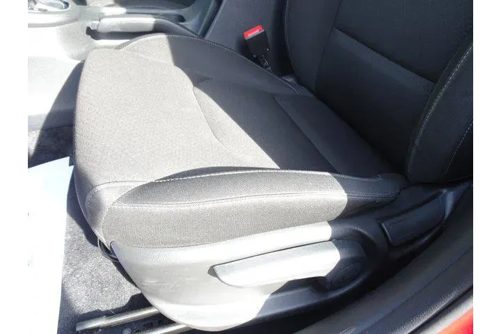 $14459 : Hyundai ELANTRA GT 2019 4dr image 10