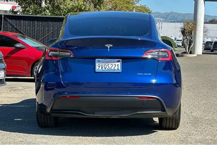 $27309 : Tesla Model Y 2021 AWD Long image 5
