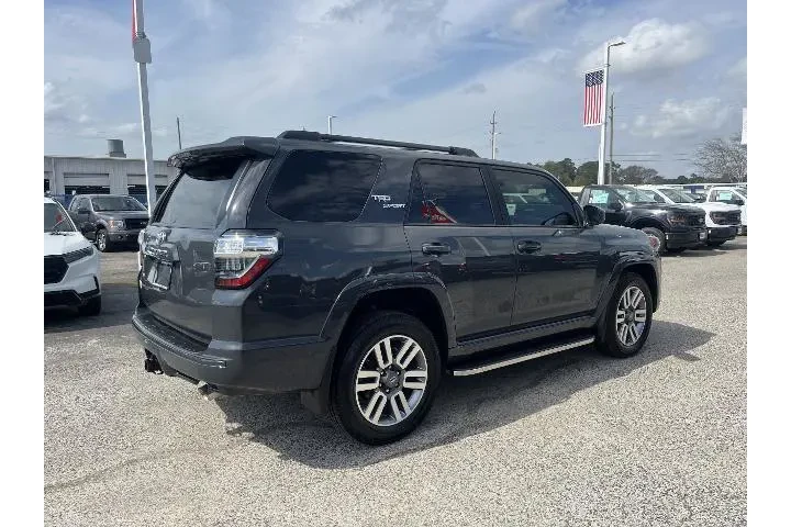 $39989 : Toyota 4Runner 2024 4x4 TRD image 2