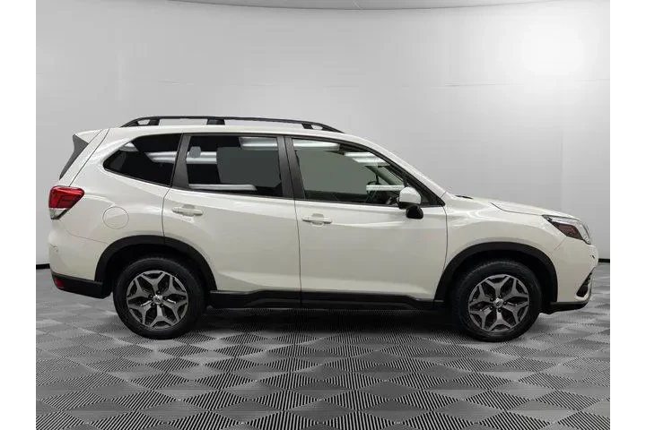 $27488 : Subaru Forester 2022 AWD Pre image 6