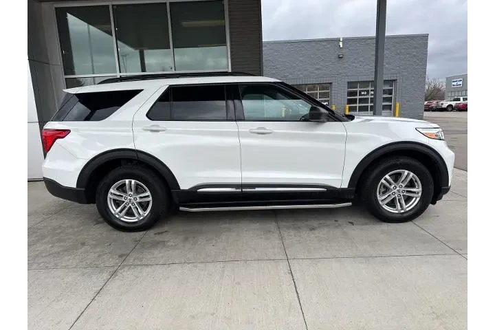 $31900 : Ford Explorer 2023 AWD XLT 4 image 9