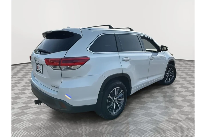 $21778 : Silver Certified 2017 Highlan image 10