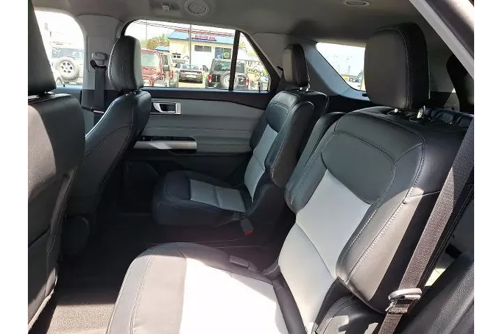 $31246 : Ford Explorer 2023 AWD XLT 4 image 10