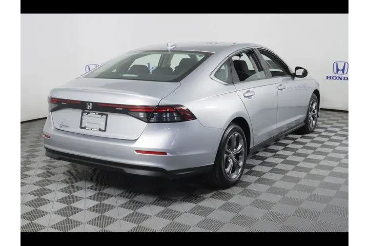 $28875 : Honda Accord 2024 EX 4dr Sed image 7