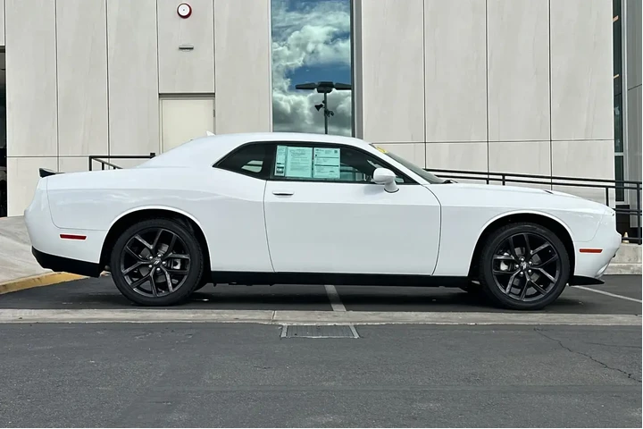 $24900 : Dodge Challenger 2023 SXT 2d image 2