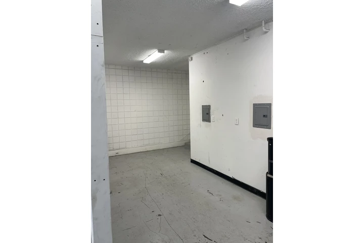 $1895 : Montebello, commercial space image 4