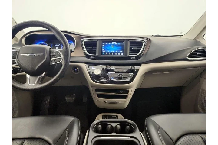 $17998 : Chrysler Voyager 2020 LXi 4d image 9