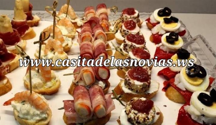 Bocadillos y canapés image 2