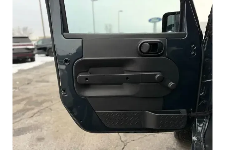 $9500 : Jeep Wrangler 2007 4x4 X 2dr image 4