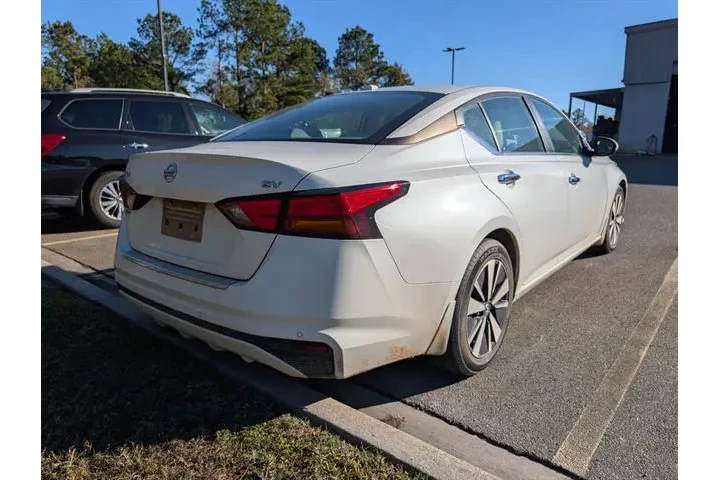 $18835 : Nissan Altima 2022 2.5 SV 4d image 2