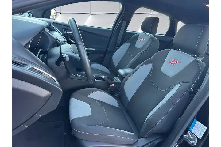 $18292 : Ford Focus 2018 ST 4dr Hatch image 8