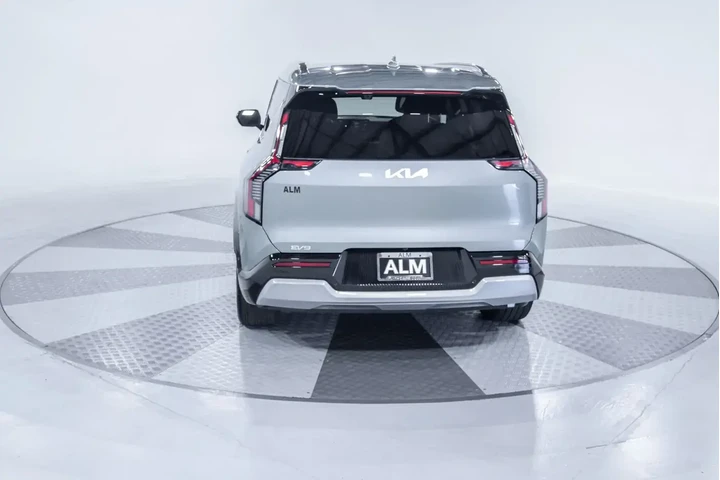 $37460 : Kia EV9 2024 AWD Land 4dr SU image 7