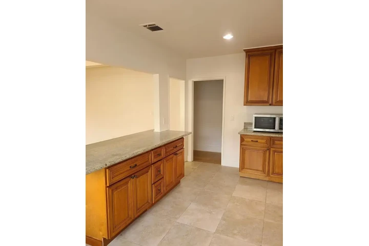 $2500 : Available 3Bed in Los Angeles, image 4