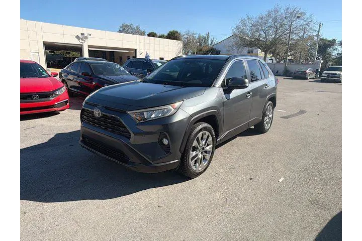 $17999 : Toyota RAV4 2019 XLE Premium image 3