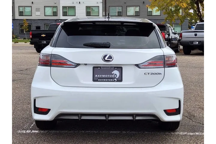 $12744 : 2014 CT 200h image 9