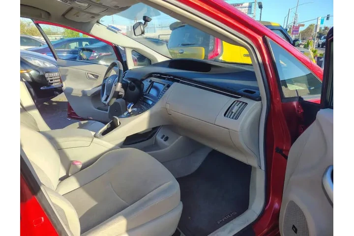 $8590 : 2010 Prius III image 6