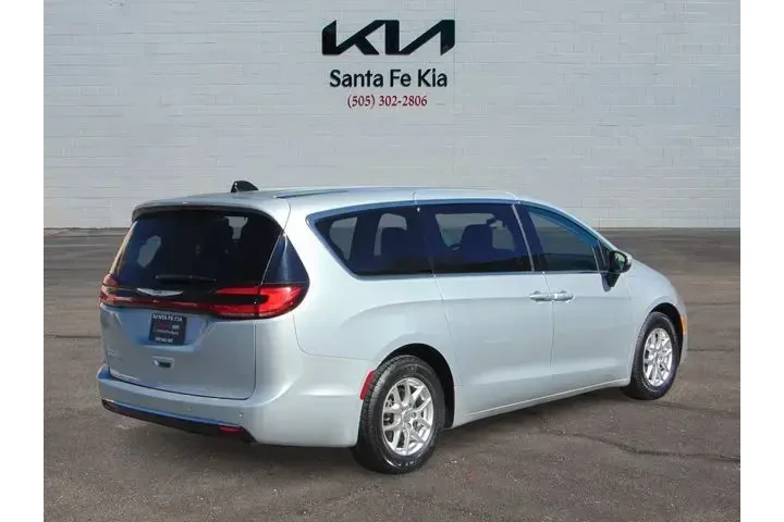 $22400 : Chrysler Pacifica 2023 Touri image 4