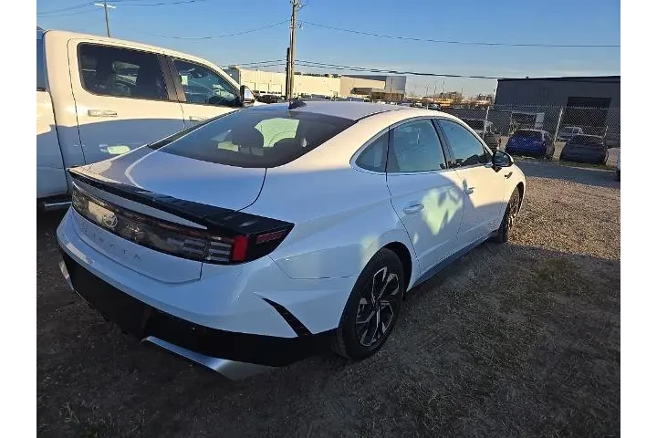 $19782 : Hyundai SONATA 2025 SEL 4dr image 3