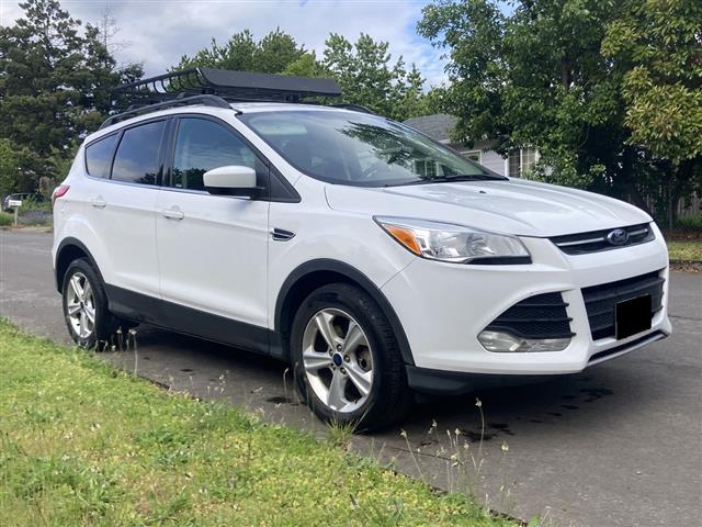 $5000 : 2015 escape SE AWD image 4