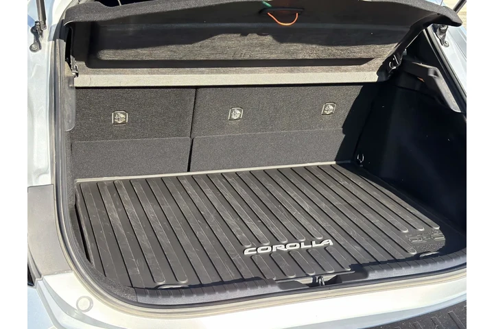 $24336 : Toyota Corolla Hatchback 202 image 8