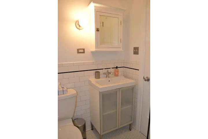 $2500 : 1 BED/ 1 BATH APARTMENT RENTAL image 10