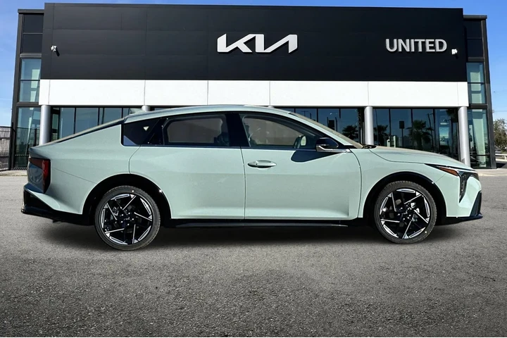 $26385 : New 2025 K4 GT-Line image 2