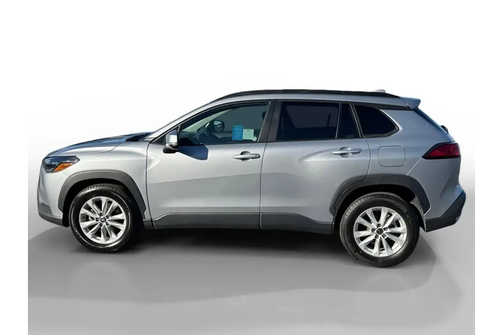 $23453 : Toyota Corolla Cross 2024 LE image 2