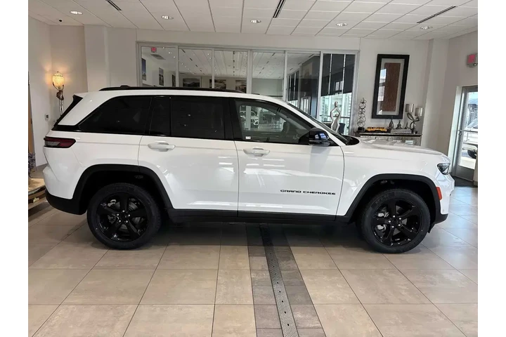 $29494 : Jeep Grand Cherokee 2023 4x4 image 2