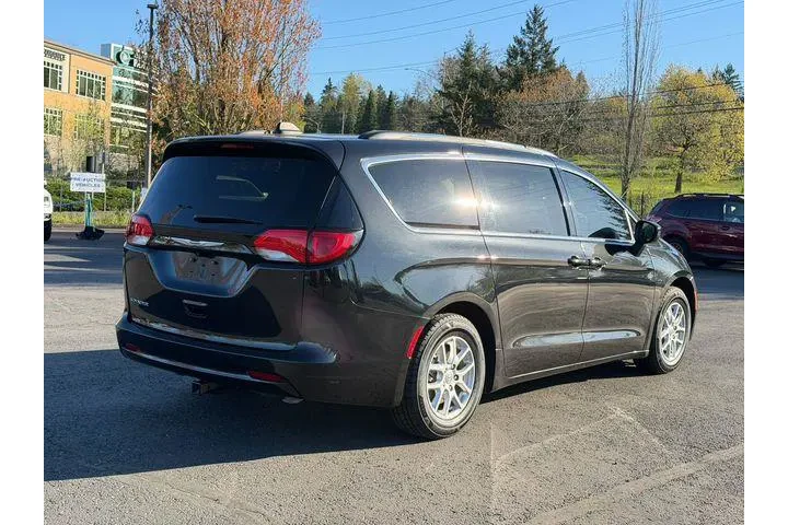 $14800 : Chrysler Voyager 2021 LXi 4d image 3