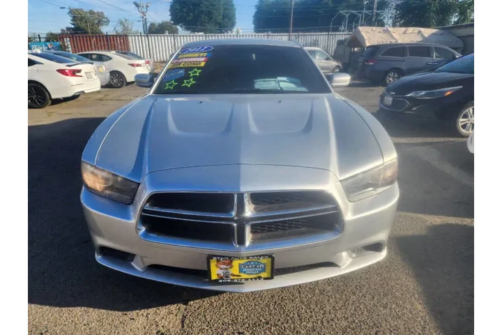$9999 : 2012 Charger SE image 3