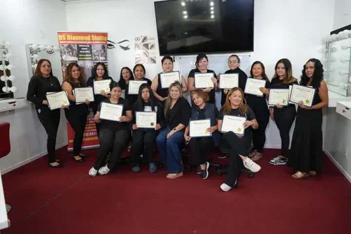 Curso de Uñas Acrilica image 2