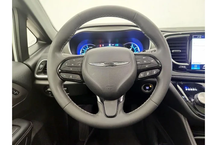 $32998 : Chrysler Pacifica Plug-In Hy image 10