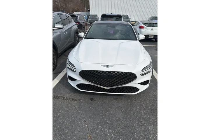 $28401 : Genesis G70 2023 2.0T 4dr Se image 3