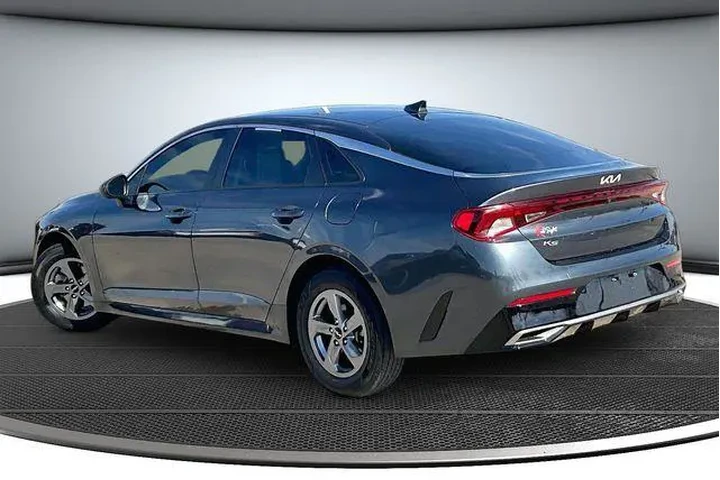 $17500 : Kia K5 2022 LXS 4dr Sedan image 4