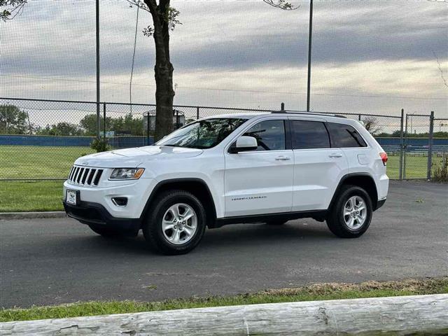 2015 Grand Cherokee Laredo image 3