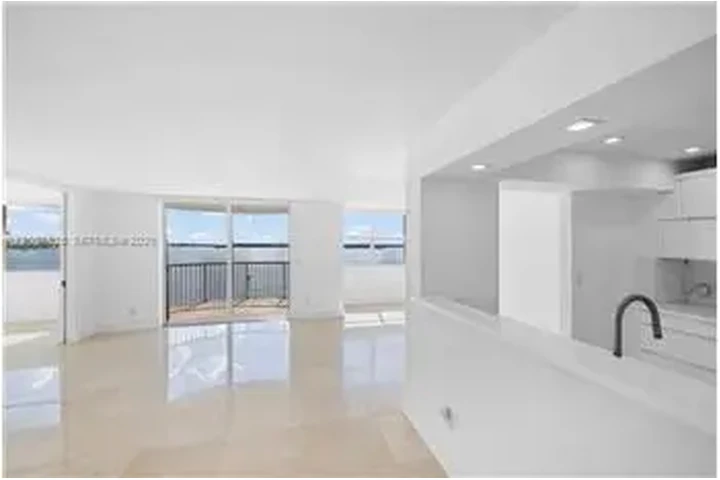 $6700 : Rental property with 3 bedro image 1